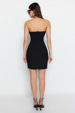 TRENDYOLMILLA Siyah Tas Bask?l? Straplez Dokuma K?sa S?k Abiye Elbise TPRSS23EL00577 фото 6