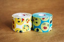 Кинезио тейп BBTape 5 см х 5 м смайлики белый