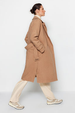 Trendyolmilla Koyu Kahverengi Oversize Genis Kesim Kemerli Uzun Yunlu Kase Kaban TWOAW22KB0015  фото 31