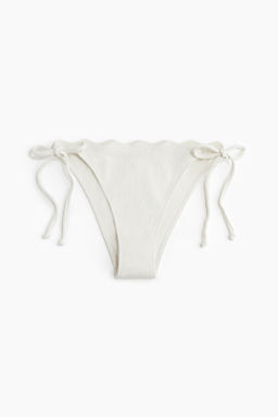 Braga de bikini con lazada