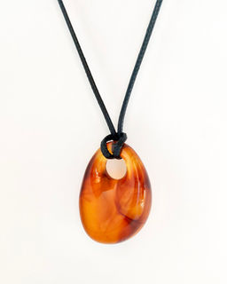 Кулон на шнурке