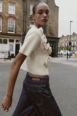 KNITTED TEXTURED FLORAL JUMPER - Zara фото 3