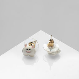 Серьги с эмалью Монстрики йети, цвет белый - Qf фото 2