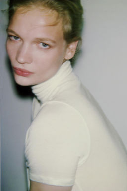 ASYMMETRIC HIGH NECK T-SHIRT