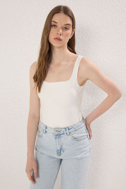 Ekru Kare Yaka Fitted/Vucuda Oturan Soft Touch/Yumusak C?tc?tl? Esnek Orme Body TWOSS24BD00001