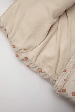 Пуховик с капюшоном и цветочным принтом для маленьких девочек - Defacto фото 4