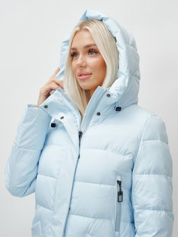 Пальто утепленное стеганное зимнее с капюшоном женское голубого цвета 9610Gl - Mtforce фото 7