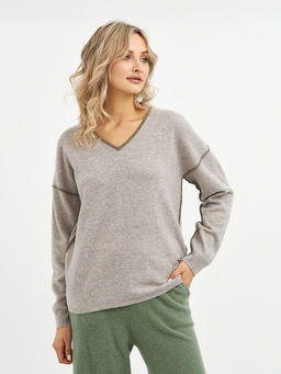 пуловер женский с контрастными элементами