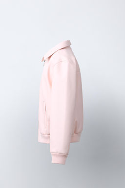 CAZADORA BOMBER EFECTO PIEL / Rosa pastel