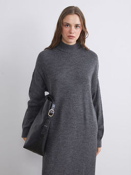 Dik Yaka Triko Elbise