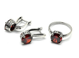 Кольцо Серьги с цирконом искусственным, цв. красный размер 19