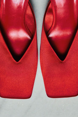 Mules de saten con tacon