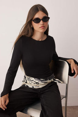 Ekru Fitted/Vucuda Oturan Kay?k Yaka Yumusak kumasl? Uzun Kollu Esnek Orme Bluz TWOAW26BZ00129