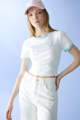 Классная футболка с короткими рукавами и круглым вырезом с принтом