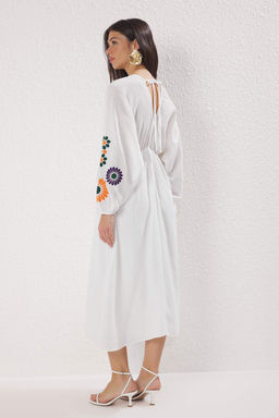 Trendyolmilla Beyaz Cicek Nak?sl? Midi Dokuma Elbise TWOSS25EL00771  фото 4