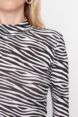 TRENDYOLMILLA Siyah Zebra Desenli Vatkal? Fitted/Vucuda Oturan Esnek C?tc?tl? Orme Body TWOSS20BD0003  фото 4