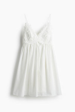 Vestido con detalle bordado