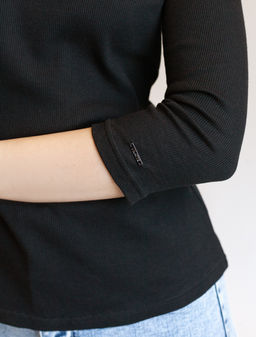 Джемпер из тонкого премиального трикотажа в рубчик - Vilatte фото 5