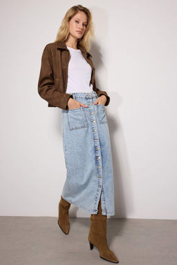 TRENDYOLMILLA Ac?k Mavi Cift Cepli Onden Dugmeli Yuksek Bel Maxi Denim Kot Etek TCTSS23EE00002 фото 20