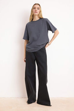 Antrasit %100 Pamuk Tas Detayl? Relaxed/Genis Rahat Kesim Bisiklet Yaka Orme T-Shirt TWOSS23TS00153