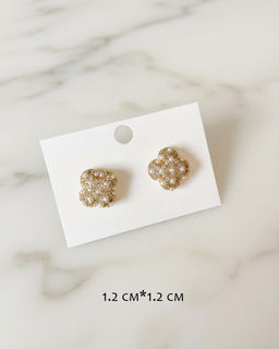 Стильные серьги