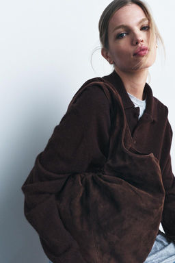 GATHERED SPLIT SUEDE BUCKET BAG