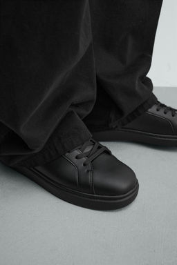 ZAPATILLA VOLUMEN MONOCOLOR / Negro