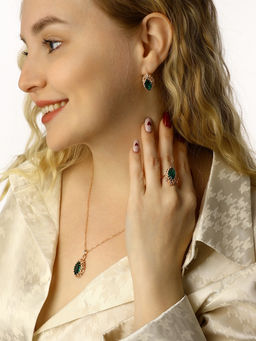 Гарнитур 3 предмета: серьги, кулон, кольцо безразмерное Эдель овал вытянутый, цвет зелёный в золоте, 45 см