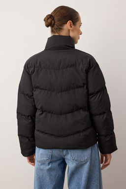TRENDYOLMILLA Siyah Regular Su Itici Sisme Mont TWOAW24MO00048  фото 57