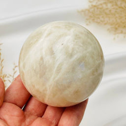 Шар из Лунного камня