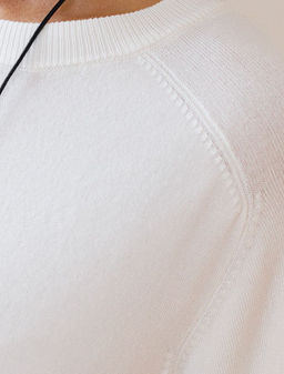 Свободный джемпер с рукавом 3/4 тонкой вязки из вискозы