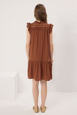 Kahverengi Duz Kesim Nak?s Detayl? Mini Dokuma Elbise TWOSS25EL00303 - Trendyolmilla фото 5