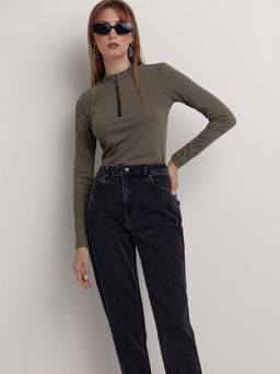 CONTE CON-515 Джинсы mom с вытачками по карманам washed black