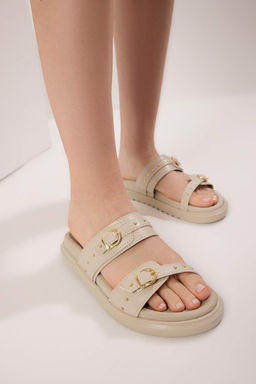 Trendyolmilla Shoes Krem Trok Islemeli Toka Detayl? Cift Bantl? Kad?n Terlik TAKSS25TE00037