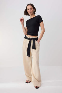 Wardrobe Essentials-Siyah Fitted/Vucuda Oturan Kay?k Yaka K?sa Kollu Orme T-Shirt TWOSS26TS00070