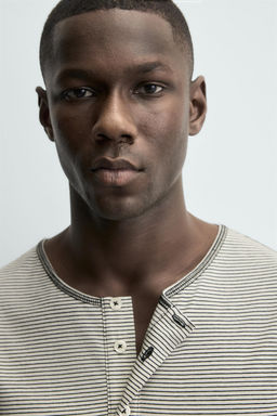 STRIPED HENLEY NECK T-SHIRT - Zara фото 5
