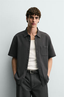 CAMISA ESTRUCTURA BOLSILLO / Gris / Tostado