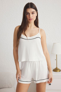 Trendyolmilla Siyah Biye Detayl? Ip Ask?l? Viskon Sortlu Orme Pijama Tak?m? THMSS24PT00004