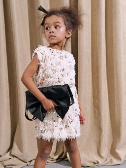 Платье с перьями Крем-брюле