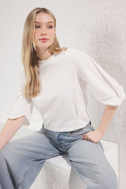 TRENDYOLMILLA Ekru %100 Pamuk Regular/Normal Kal?p Kol Detayl? Orme T-Shirt TWOSS25TS00065 фото 2