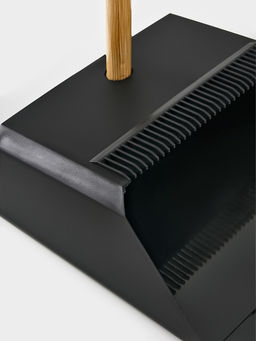 Щётка с совком Meli, бамбуковый держатель, 26×24×98 см, чёрная