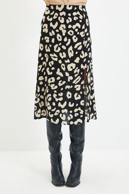 TRENDYOLMILLA Siyah Y?rtmacl? Detayl? Viskon Kumasl? Hayvan Desenli Midi Dokuma Etek TWOAW22ET0447 фото 13