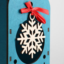 Подарочная коробка деревянная с елочной игрушкой "Звездочка" зеленый кетцаль 12,6х11,8х26 см