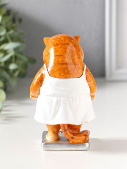 Сувенир полистоун лак "Кошка в белом сарафане стоит на весах" 7,5х7,2х12,5 см