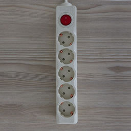 S-GSU5-5 IVORY Cетевой фильтр серии Universal, 5м (Пвс 3*0,75), 5 гнезд, с/з. 10А. Защита от перенапряжения, короткого замыкания. TM Uniel.