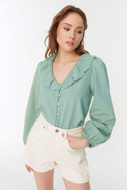 TRENDYOLMILLA Mint Yaka Dantel Detayl? Dokuma Gomlek TWOSS22GO0235