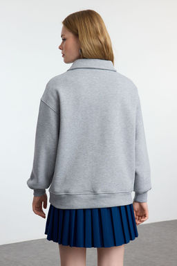 TRENDYOLMILLA Gri Melanj Oversize Kal?p Kal?n ici Polarl? Slogan Bask?l? Fermuarl? Orme Sweatshirt TWOAW25SW00134 фото 10