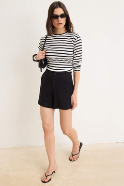 Siyah Duz Normal Bel Genis Paca K?sa Interlok Orme Sort & Bermuda TWOSS26SR00202 - Trendyolmilla фото 2