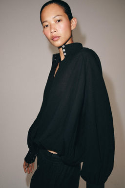 CAMISA CUELLO SUBIDO ZW COLLECTION / Negro
