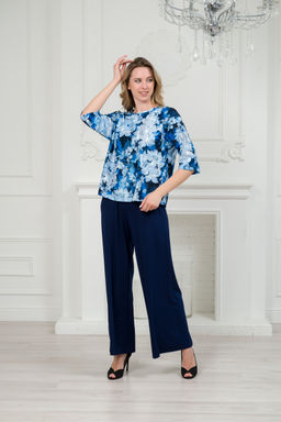 Костюм женский из кофты с рукавом 3/4 и брюк из вискозы Элеонора синие цветы
